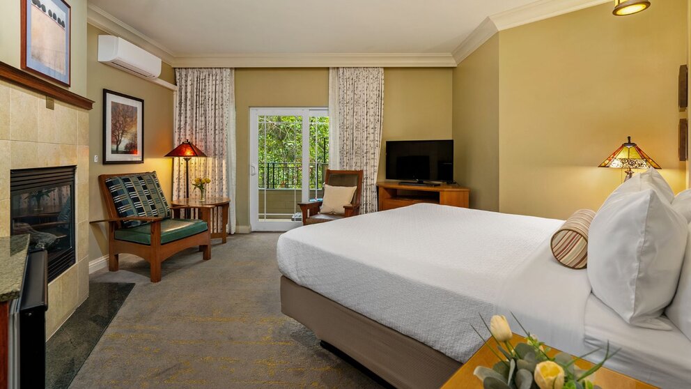 Deluxe Hot Tub Room with King Size Bed