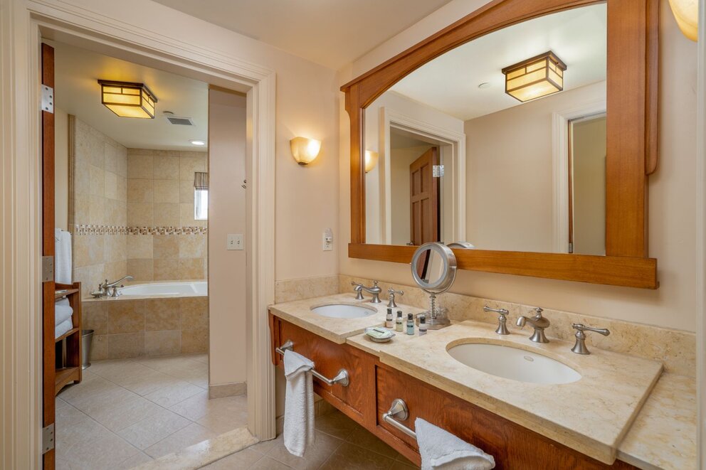Avila Village Inn — photo
